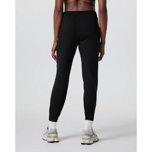 New VUORI Women's Performance DreamKnit Jogger - Picture 4 of 9